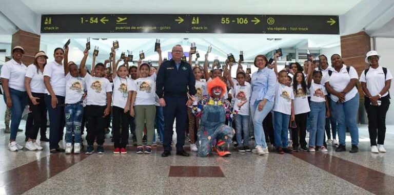 AEOFARD, CESAC y Skyhigh Dominicana ofrecen experiencia aeroportuaria y de aviación civil a niños y niñas del campamento Escuadrón de Verano FARD
