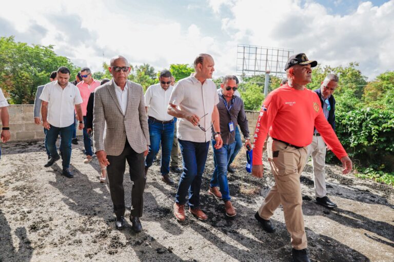 Alcalde Ulises Rodríguez informa gobierno terminará edificio del Cuerpo de Bomberos 