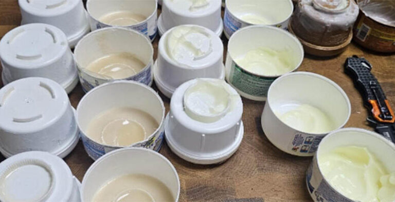 Autoridades frustran envio a Australia de 21 postes llenos de cocaina en productos de belleza