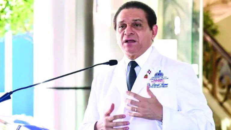 Daniel Rivera recibe certificado que lo acredita como senador de la provincia Santiago