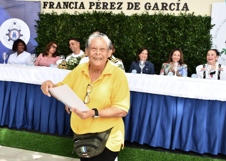 La Escuela Laboral y Artes de la Armada Gradúa a 219 Técnicos con Orgullo y Dedicación