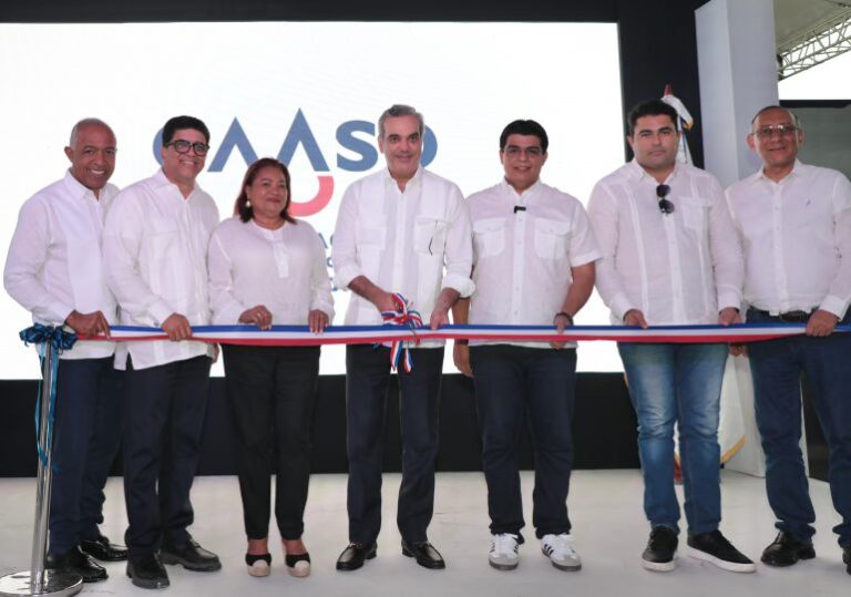 Presidente Abinader entrega remozada planta de tratamiento de Hainamosa que beneficiará a más de 80 mil habitantes