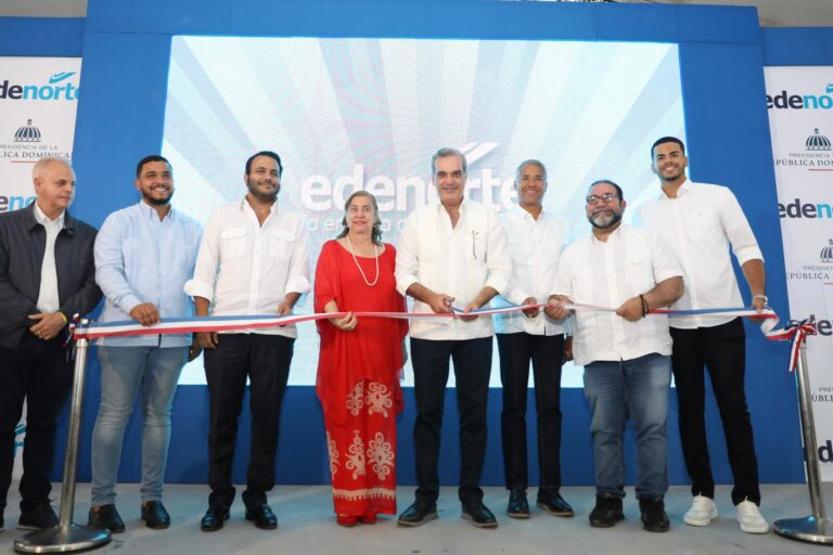 Presidente Abinader inaugura obras eléctricas en Jarabacoa que beneficiarán a más de 55 mil familias e inaugura la Plaza del Café