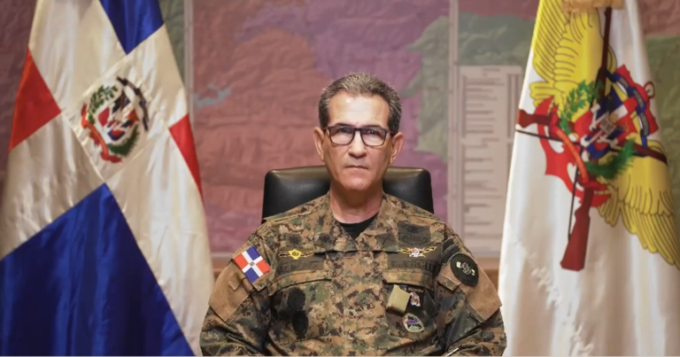 Sobrevenden vuelo y dejan varados en Guatemala a comitiva viajaba con ministro de Defensa, Díaz Morfa