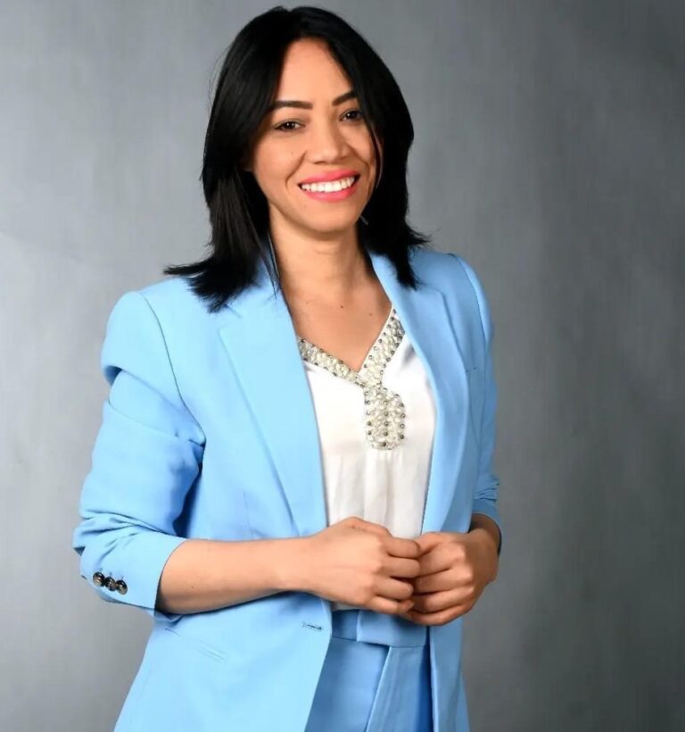Logan Jiménez Ramos felicita a Cristal Acevedo por su designación como gerente de medios de Indotel