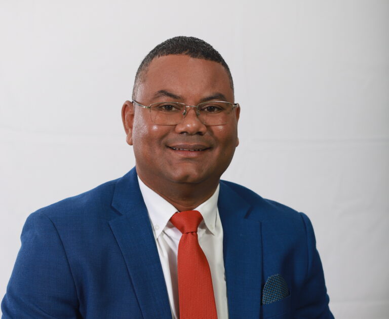 Logan Jiménez Ramos destaca la importancia de «La Semanal» del presidente Luis Abinader con la prensa