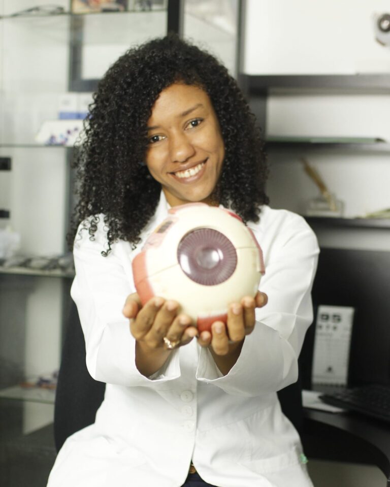 Especialista advierte consecuencias del calor para la vista