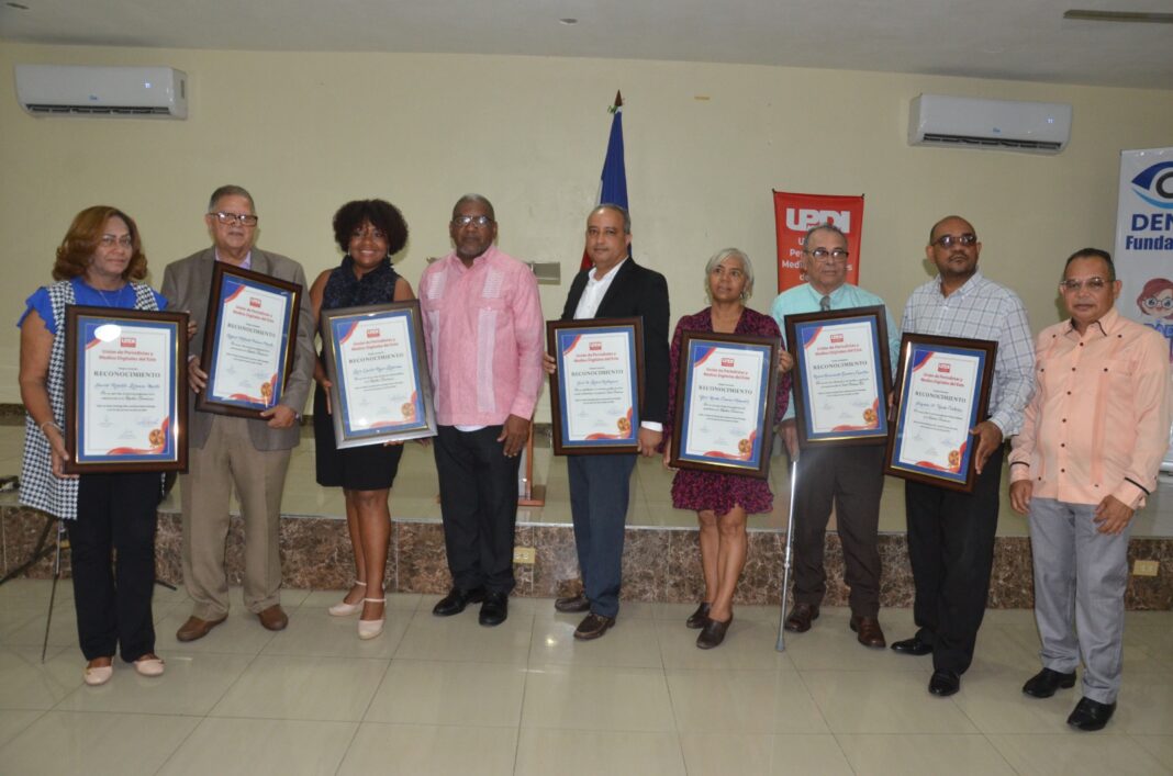 Upmedi reconoce a periodistas y comunicadores de Santo Domingo Este