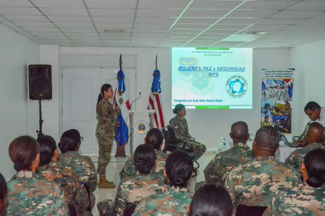 La Armada de la República Dominicana realiza panel sobre la importancia de la mujer en conflictos armados y resolución de paz