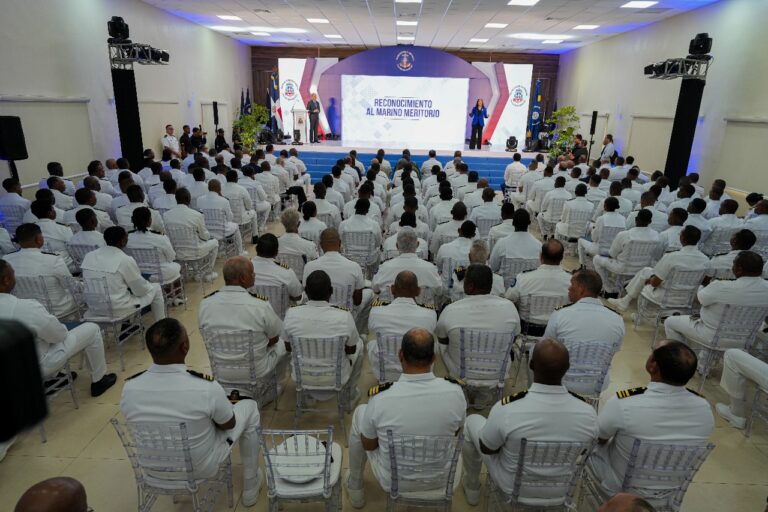 La Armada Dominicana Celebra con Júbilo la Entrega de 100 Reconocimientos al «Marino Meritorio»