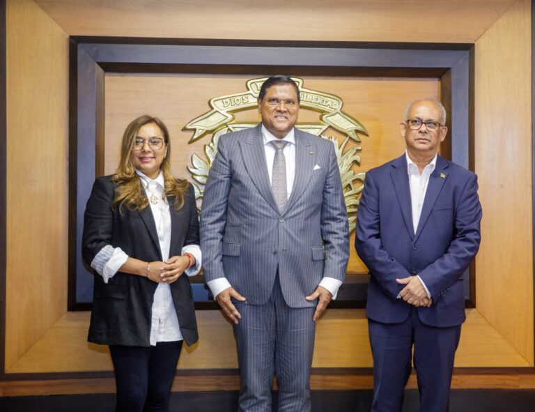 Arriba al país presidente de Suriname Chandrikapersad Santokhi para asistir a juramentación de Luis Abinader