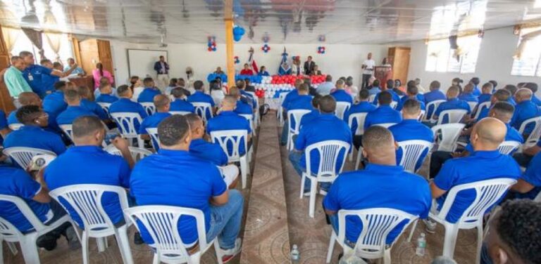 Mas de 50 privados de libertad de La Victoria se gradúan con apoyo de la Regional 10 y Consejo Académico Penitenciario