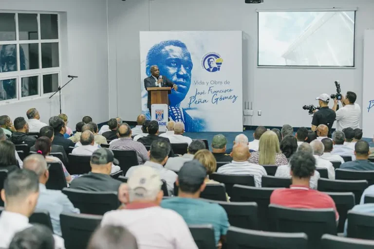 Tony Peña inicia charlas sobre la vida y obra de José Francisco Peña Gómez