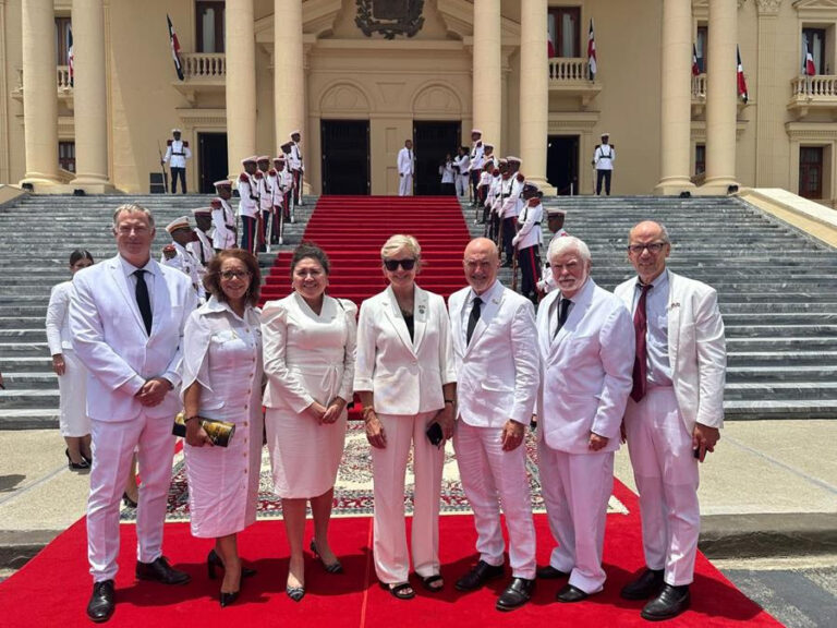 SECRETARIA DE ENERGÍA DE LOS EE.UU., JENNIFER M. GRANHOLM, LIDERA DELEGACIÓN PRESIDENCIAL EN LA JURAMENTACIÓN DE ABINADER