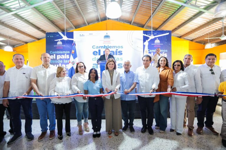 Vicepresidenta inaugura infraestructuras educativas, comunitarias y de gestión energética en el Cibao