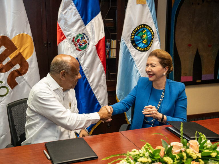 Sur Futuro y el Instituto Agrario Dominicano acuerdan proyectos de desarrollo para la región Enriquillo