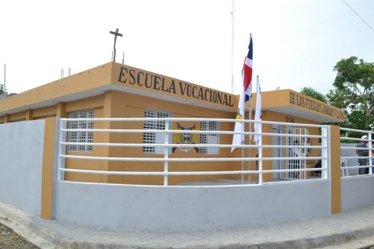 Ciudadanos de La Caleta denuncian abandono de la Escuela Vocacional de las FFAA ubicada en su comunidad