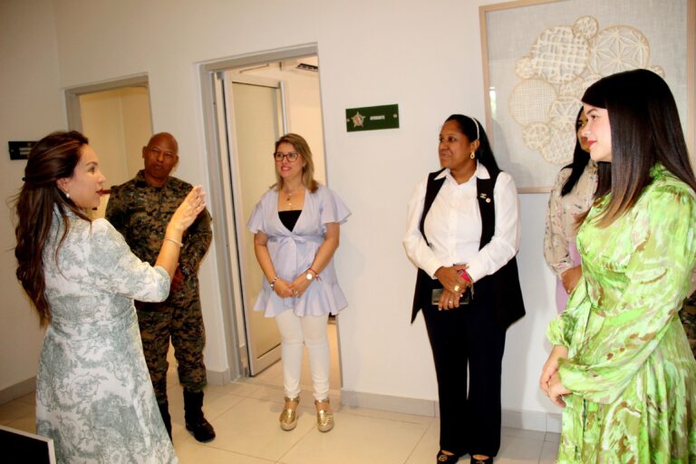 Presidente de ADEOERD recibe la Visita de Cortesía de la Sra. Wendy Santos de Díaz