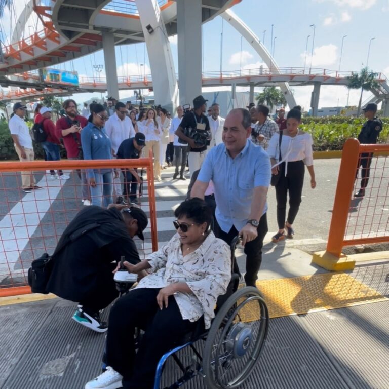 Yovany Moya, presidente del Consejo de Regidores del DN, exhorta a la población a ayudar a discapacitados en las calles