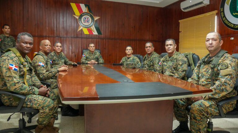 El comandante general del Ejército visita la Dirección General de Educación, Capacitación y Entrenamiento Militar (DGECEM), ERD.