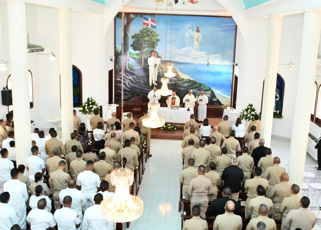 La Armada de República Dominicana celebra solemne misa de acción de gracias en honor a su misión y valores patrios