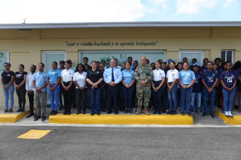 Director Escuelas Vocacionales reafirma su compromiso con la calidad educativa y el bienestar en   Los Alcarrizos