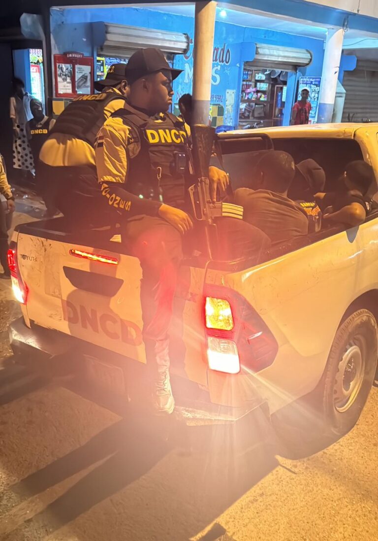 La DNCD desmantela puntos de venta de drogas en Boca Chica