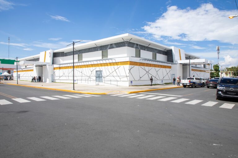 Presidente Abinader inaugura reconstruido Mercado Municipal de La Vega tras ocho años de haber sido destruido por un incendio