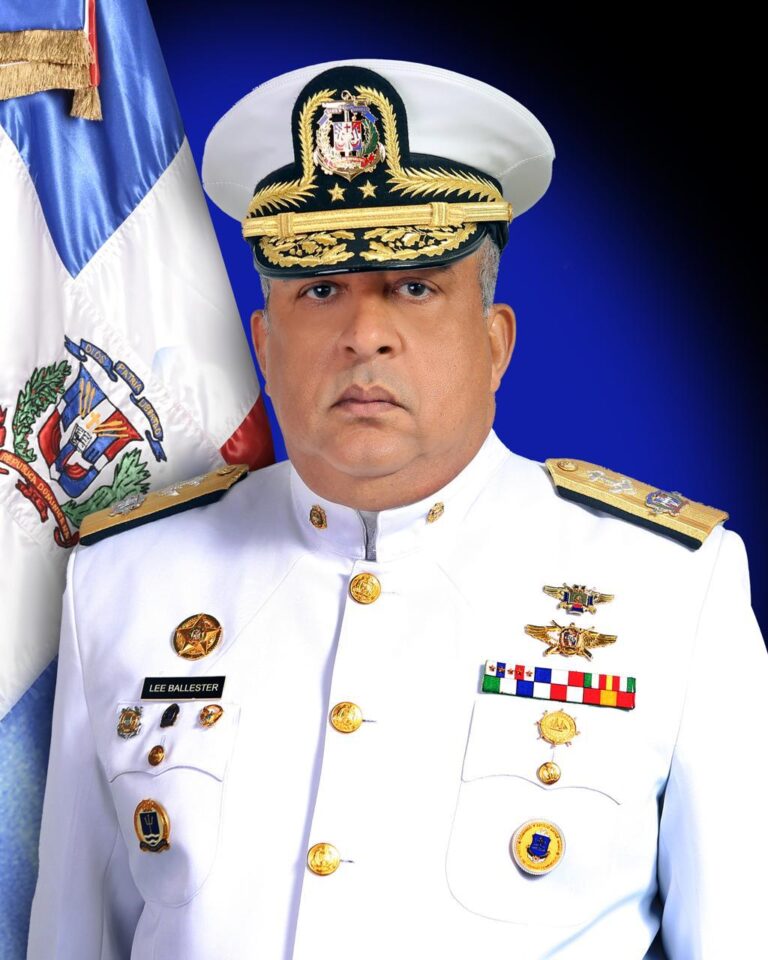 Presidente Abinader designa al Vicealmirante Lee Ballester (ARD), nuevo director de Migración