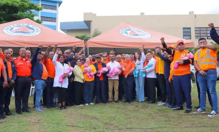 Defensa Civil entrega simuladores de bebés a provinciales para fortalecer capacitaciones locales en Primeros Auxilios