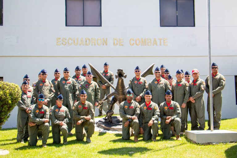 Fuerza Aérea conmemora 62 aniversario del Escuadrón de Combate con actos patrios y misa de acción de gracias