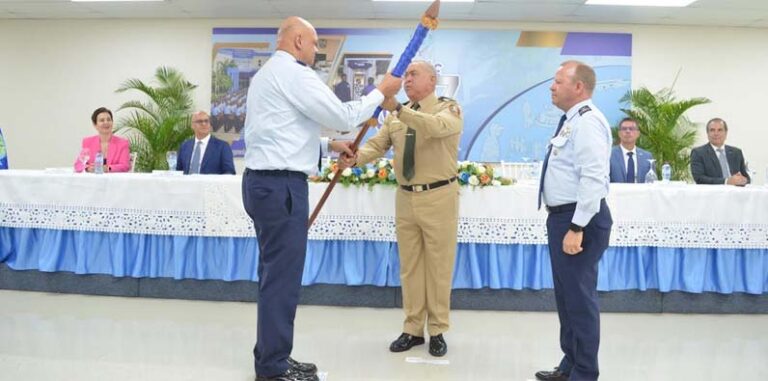 General de brigada piloto Enmanuel Souffront Tamayo, FARD, asume la Dirección del CESAC en una ceremonia de traspaso de mando