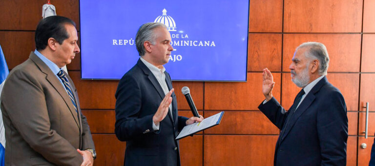 Luis Miguel De Camps juramenta superintendente de Salud y Riesgos Laborales