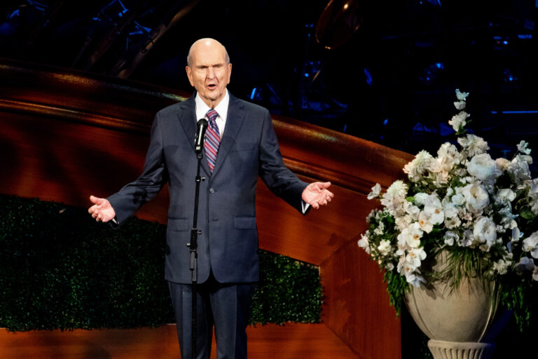 Miembros de la Estaca Sión Santo Domingo Este Las Américas Celebran el Centenario del Presidente Russell M. Nelson