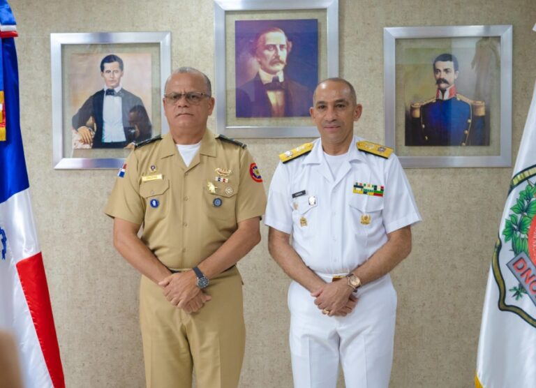 Ministro de Defensa se reúne con autoridades de la DNCD abordan combate al crimen y el narcotráfico.