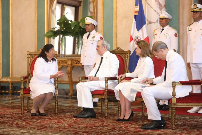 Presidente Abinader recibe cartas credenciales de siete nuevos embajadores en el país