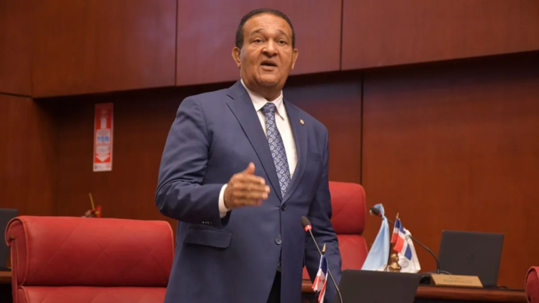 SENADOR ANTONIO MARTE ASEGURA PARTURIENTAS HAITIANAS SIGUEN LLENANDO HOSPITALES DEL PAÍS 