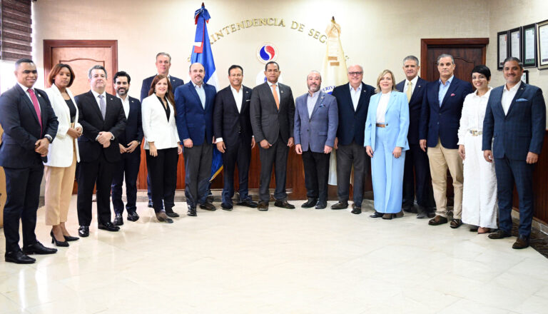 Superintendencia de Seguros y ADOCOSE colaborarán para acelerar reformas y profesionalizar corredores