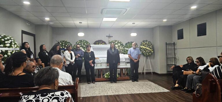 PLD realizan  la Guardia de Honor honrando a César López en su velatorio  este jueves en la Funeraria Blandino SDE
