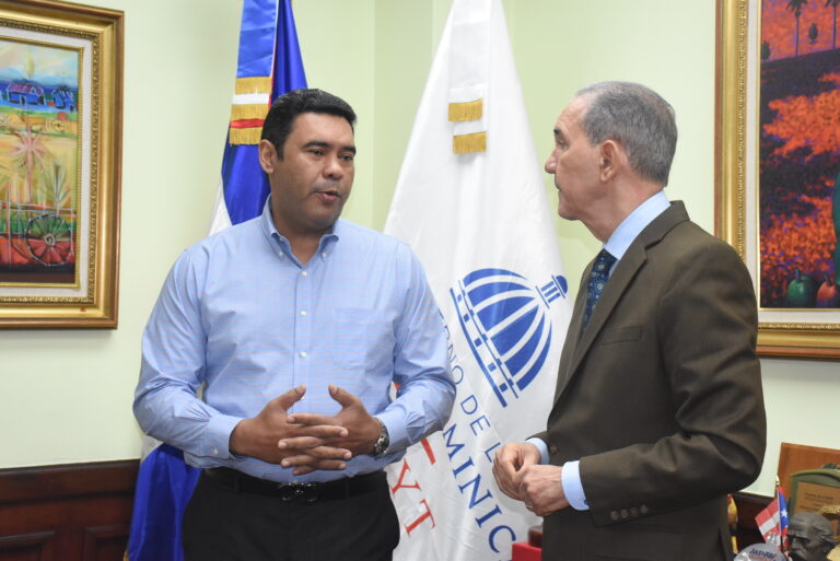 MESCyT y presidente de comisión Educación Superior, del Senado acuerdan modificar leyes de exequátur