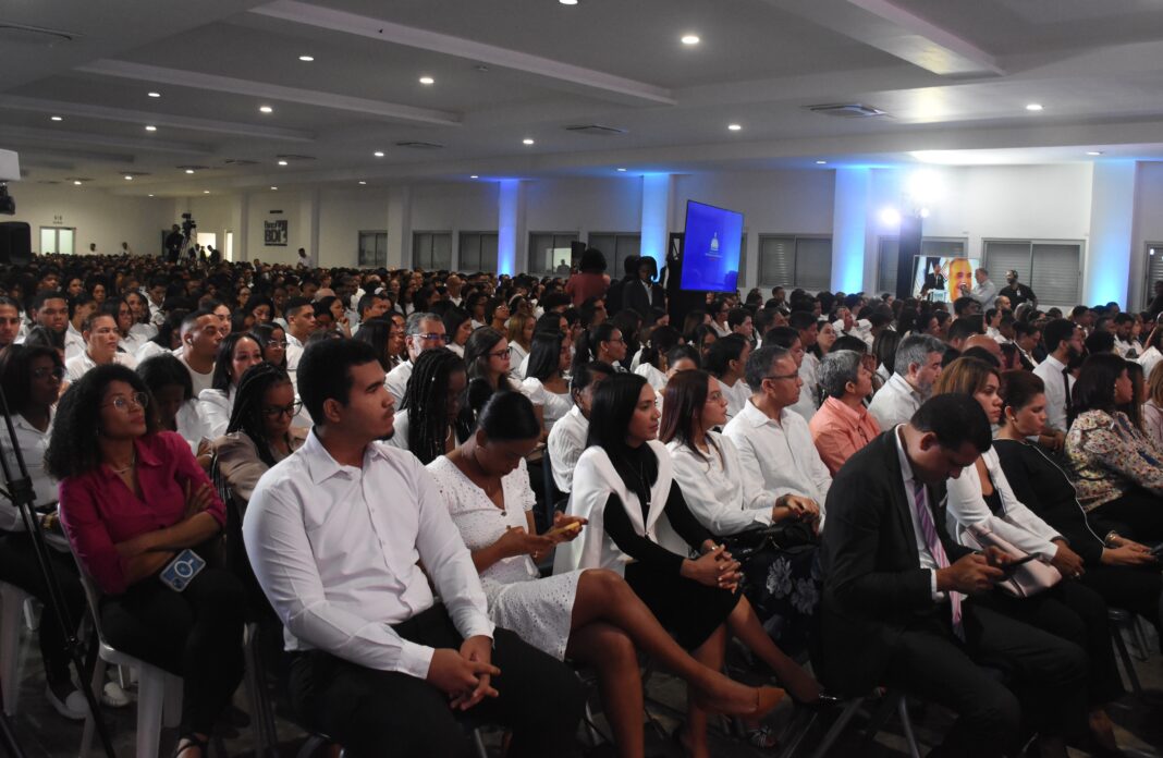 Gobierno dominicano inicia entrega de becas nacionales a miles de jóvenes meritorios