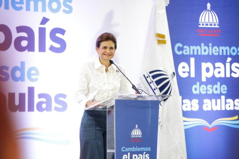 Raquel Peña entrega escuela, campo de béisbol y da palazo para ampliación de hospital en el Sur