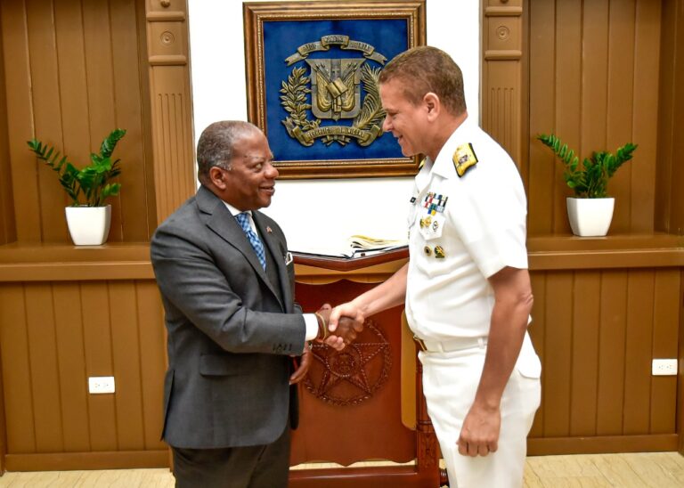 Subsecretario de Estado de EE.UU., Todd D. Robinson, Visita la Armada de RD