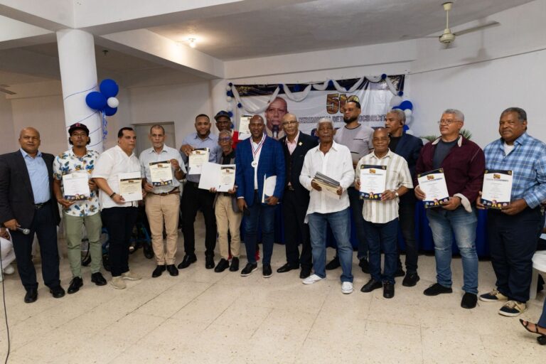 Multimedios Alberto Díaz Rinde Homenaje a 37 Reporteros Gráficos