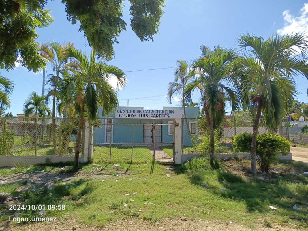 Residentes de La Caleta Piden Retomar Clases de Corte, Confección y Bisutería