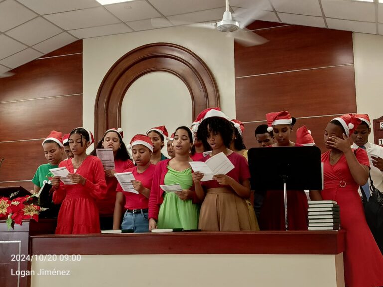 Santos de los Últimos Días dan bienvenida a la Navidad en la unidad de Los Molinos