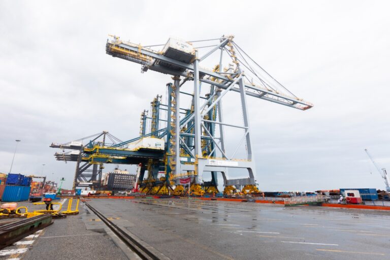 DP World Dominicana robustece   con la  llegada de séptima grúa Súper Post-Panamax