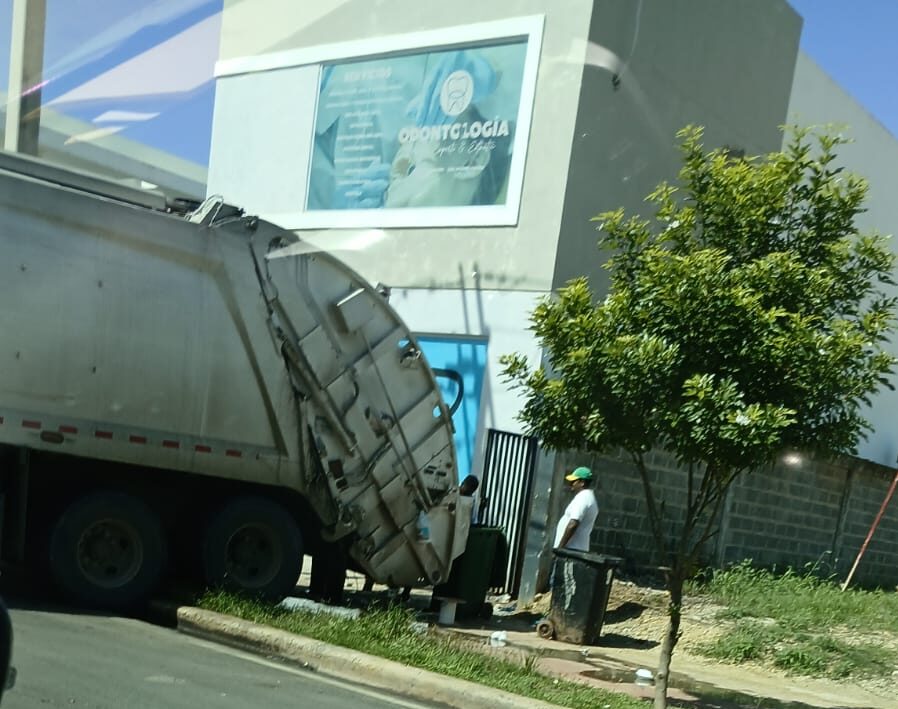 ASDE ignora la ley de tránsito en Ciudad Juan Bosch: vulneran los derechos de los peatones