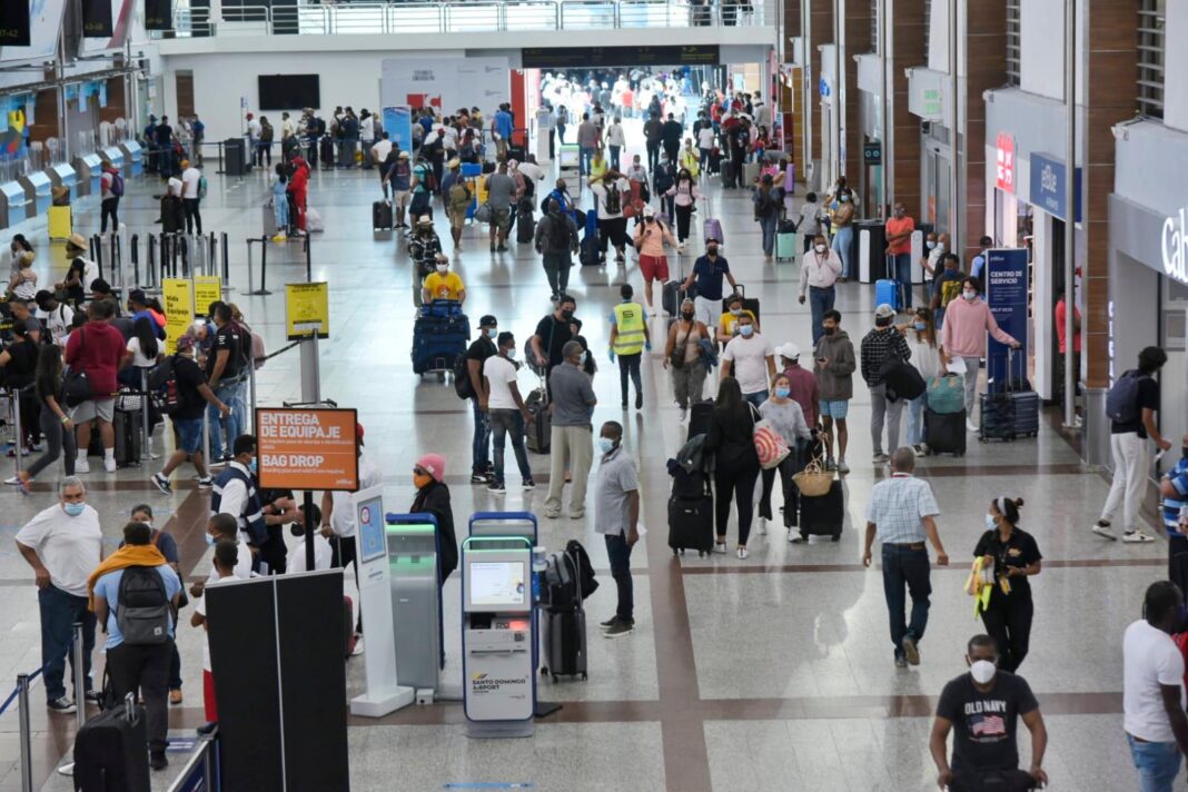 Pasajeros elogian el trato y la seguridad en el Aeropuerto Internacional Las Américas, José Francisco Peña Gómez