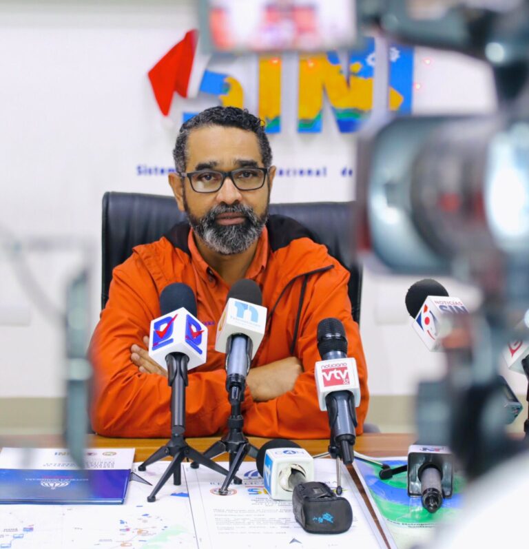 Director Defensa Civil traza pautas para trabajo coordinado en todo el país ante las lluvias